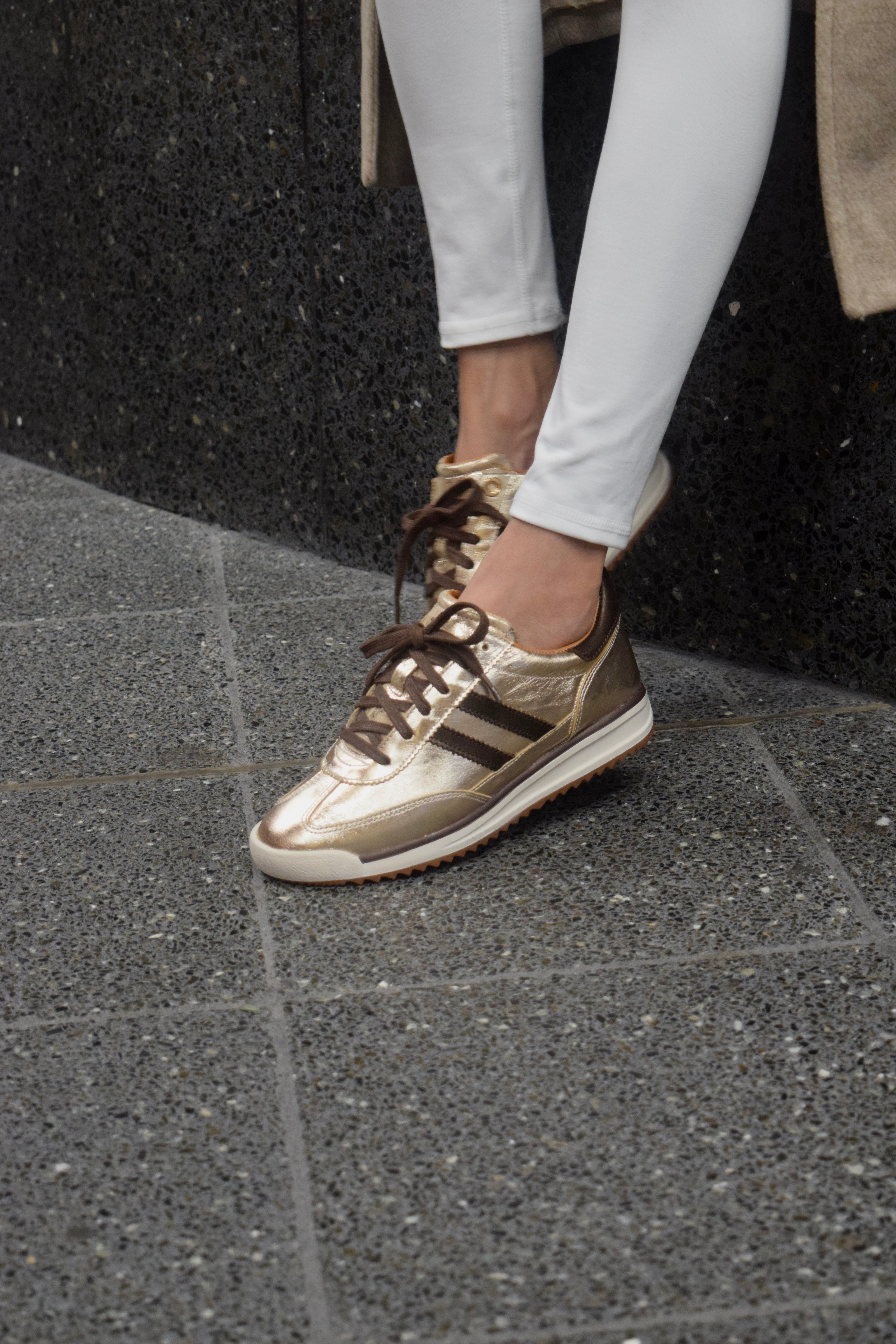 FERGIE LUXE CUERO DORADO / CAFE