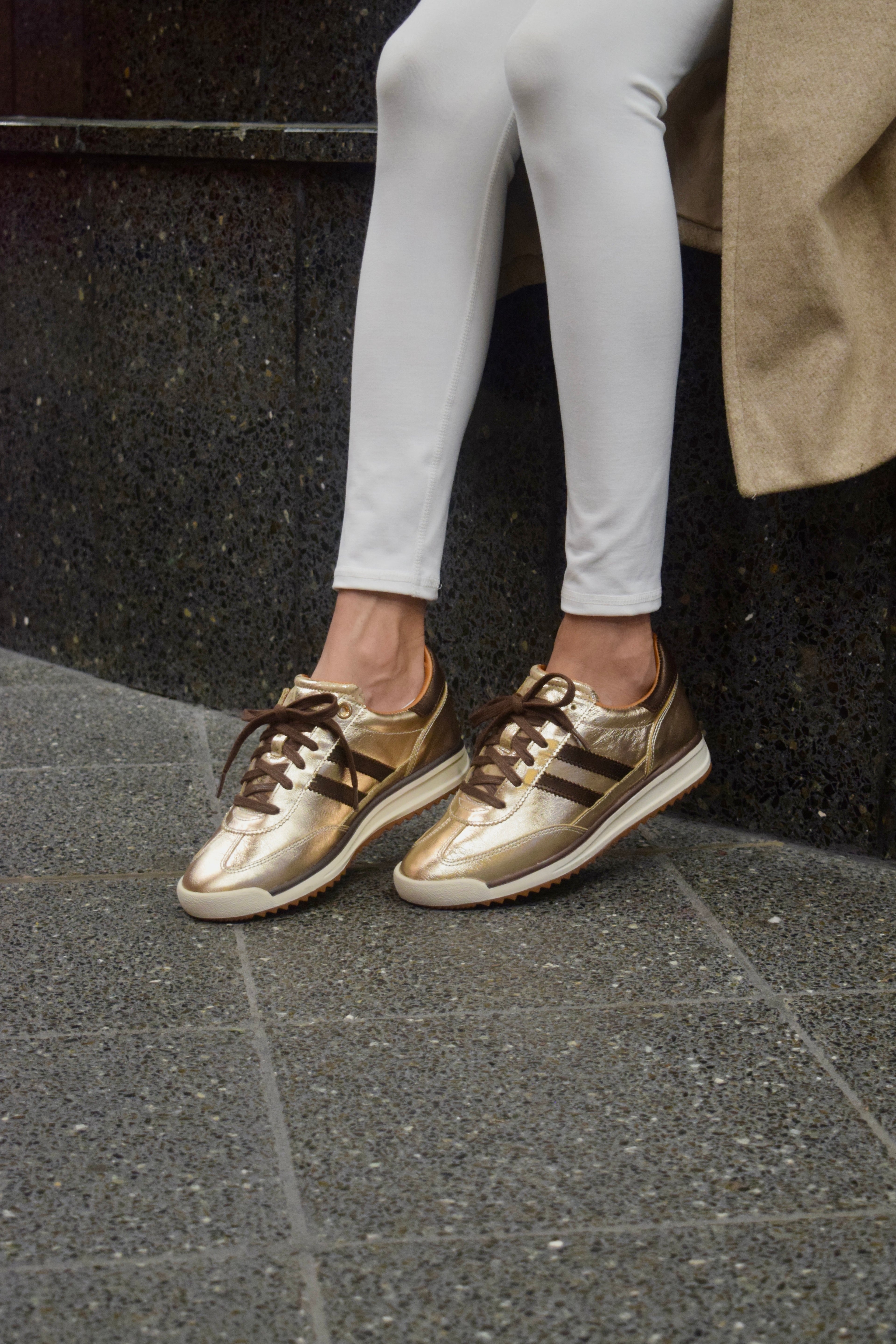 FERGIE LUXE CUERO DORADO / CAFE
