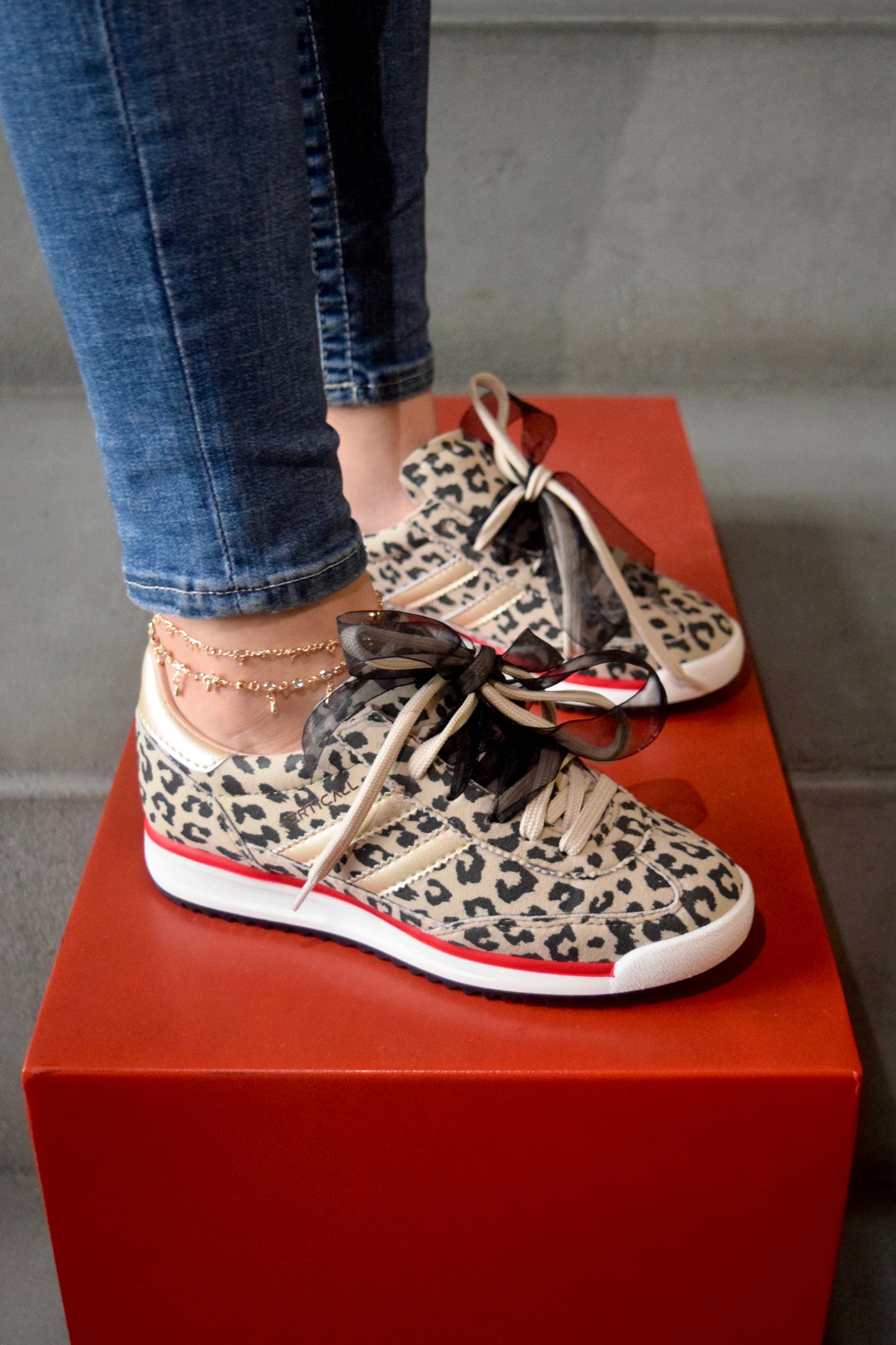 FERGIE ANIMAL TENIS MUJER
