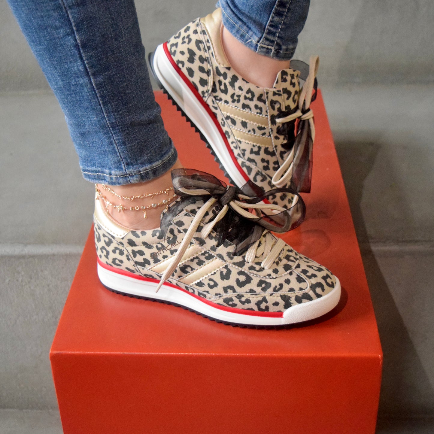 FERGIE ANIMAL TENIS MUJER