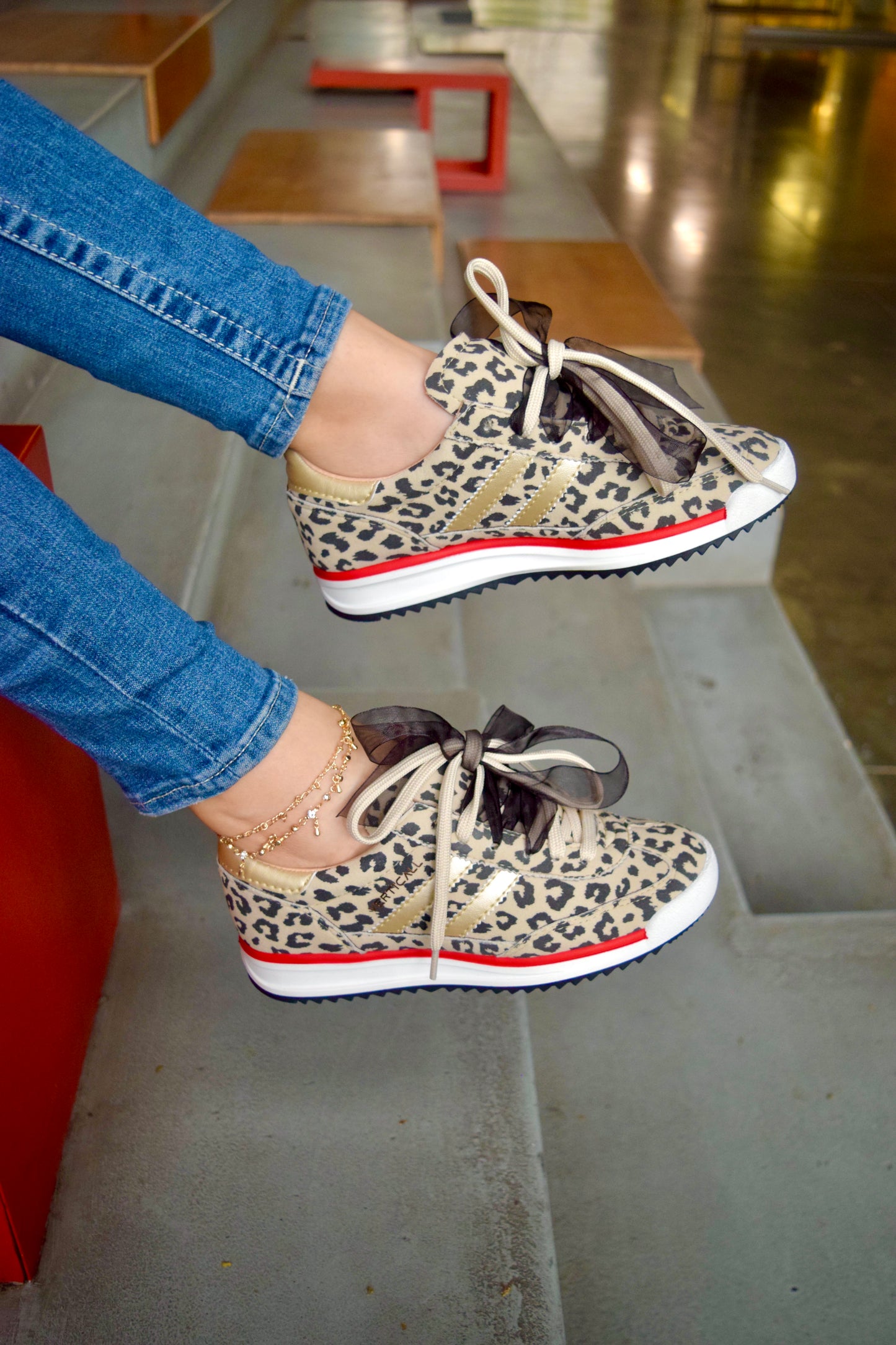FERGIE ANIMAL TENIS MUJER