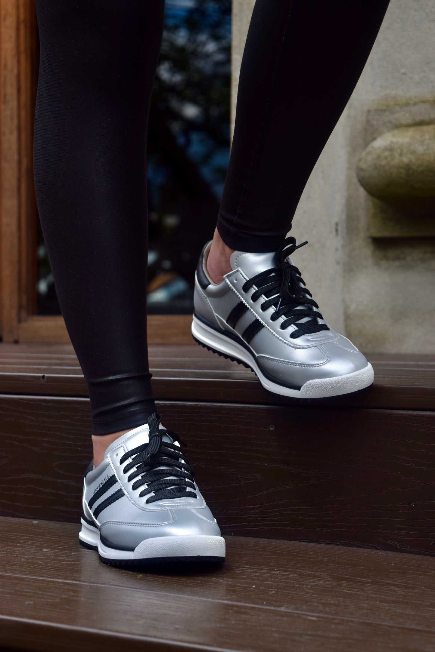 FERGIE PLATA NEGRO TENIS MUJER