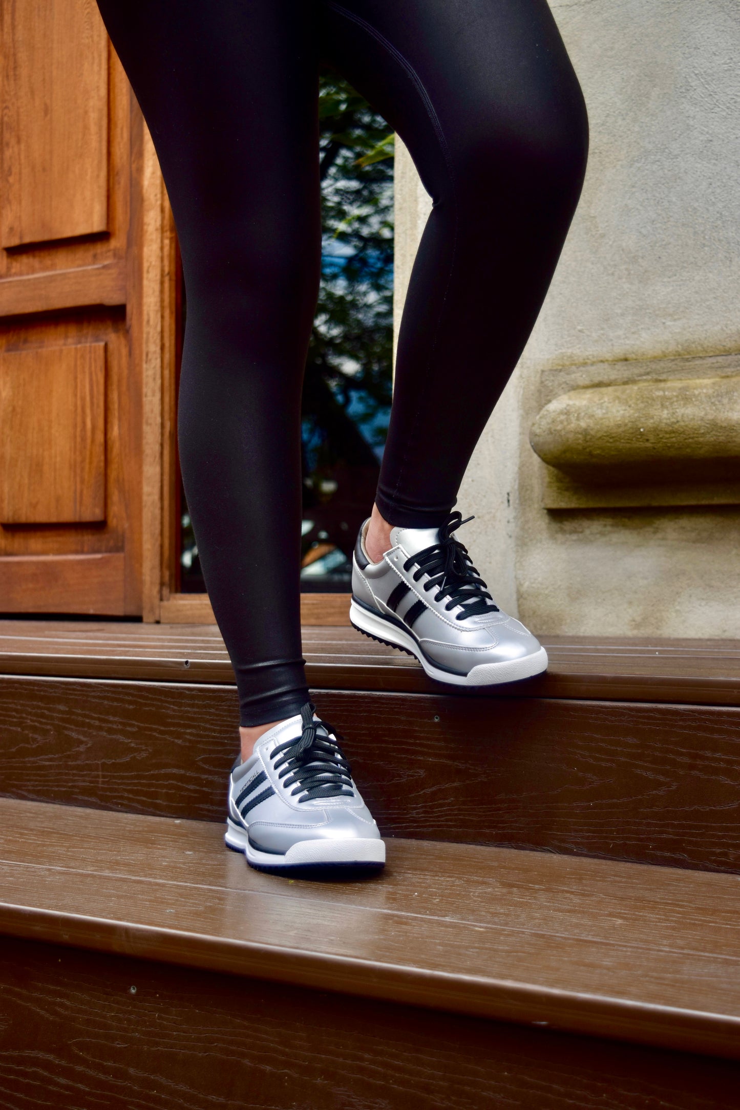FERGIE PLATA NEGRO TENIS MUJER