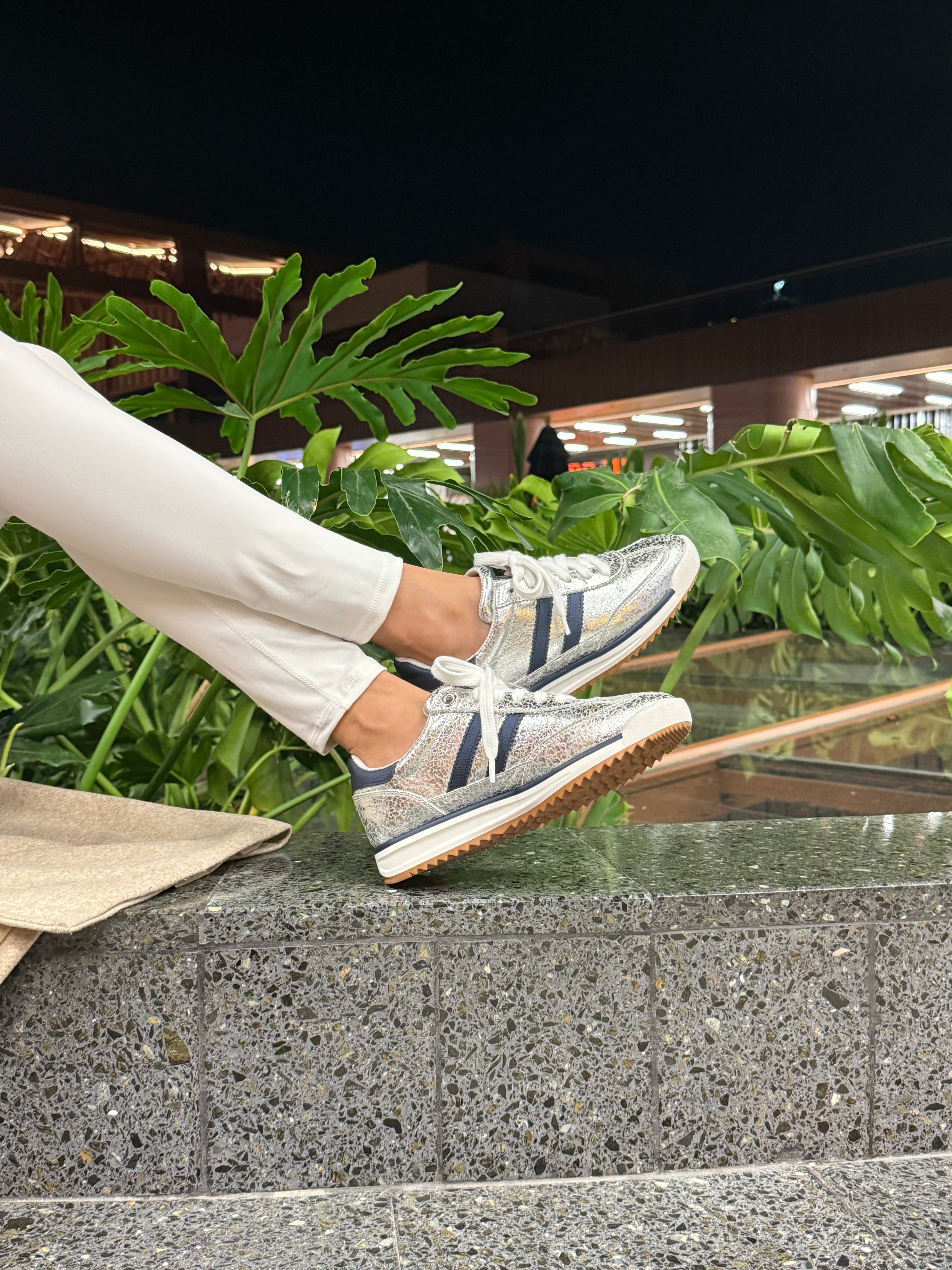 FERGIE LUXE CUERO PLATEADO / AZUL