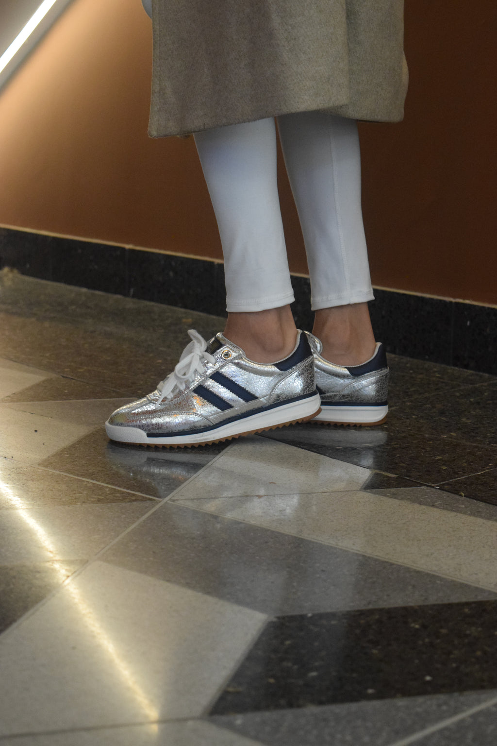 FERGIE LUXE CUERO PLATEADO / AZUL