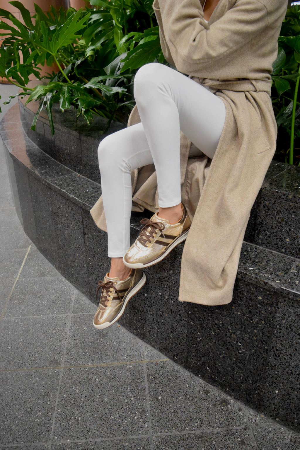 FERGIE LUXE CUERO DORADO / CAFE