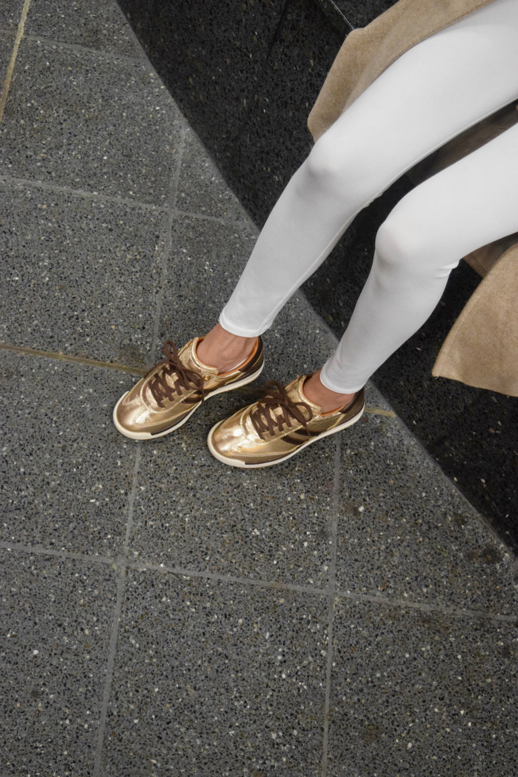 FERGIE LUXE CUERO DORADO / CAFE