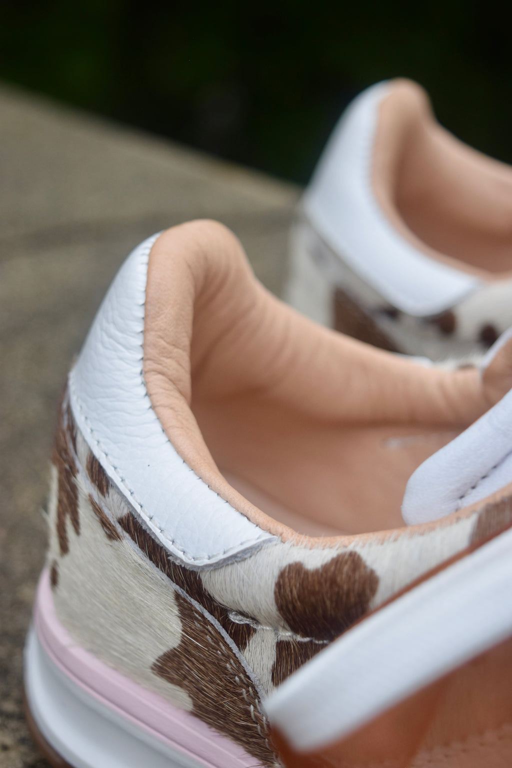 VAQUITA PRINT CUERO FERGIE TENIS MUJER