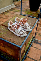 VAQUITA PRINT CUERO FERGIE TENIS MUJER