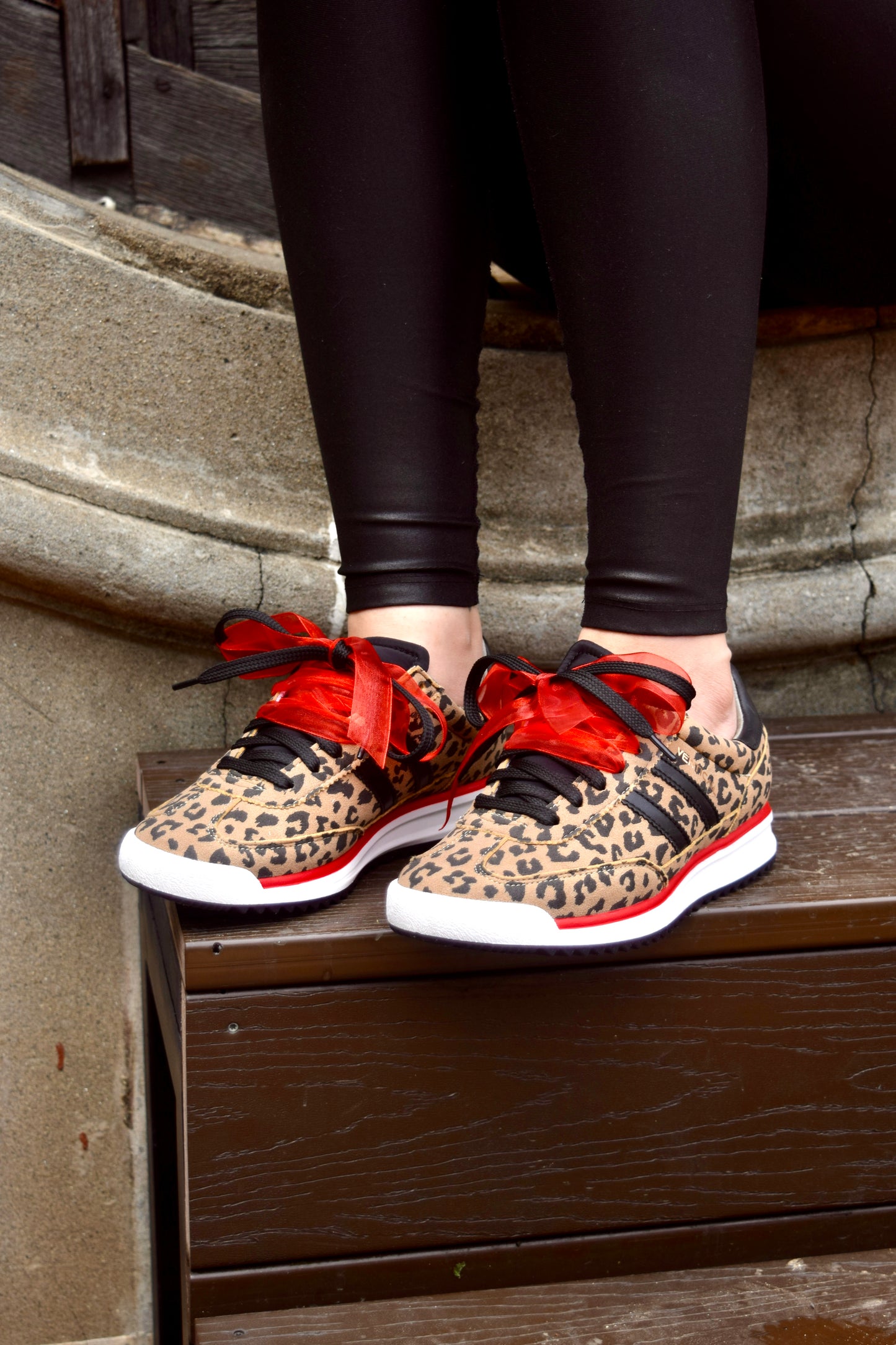 FERGIE ANIMAL PRINT TENIS MUJER