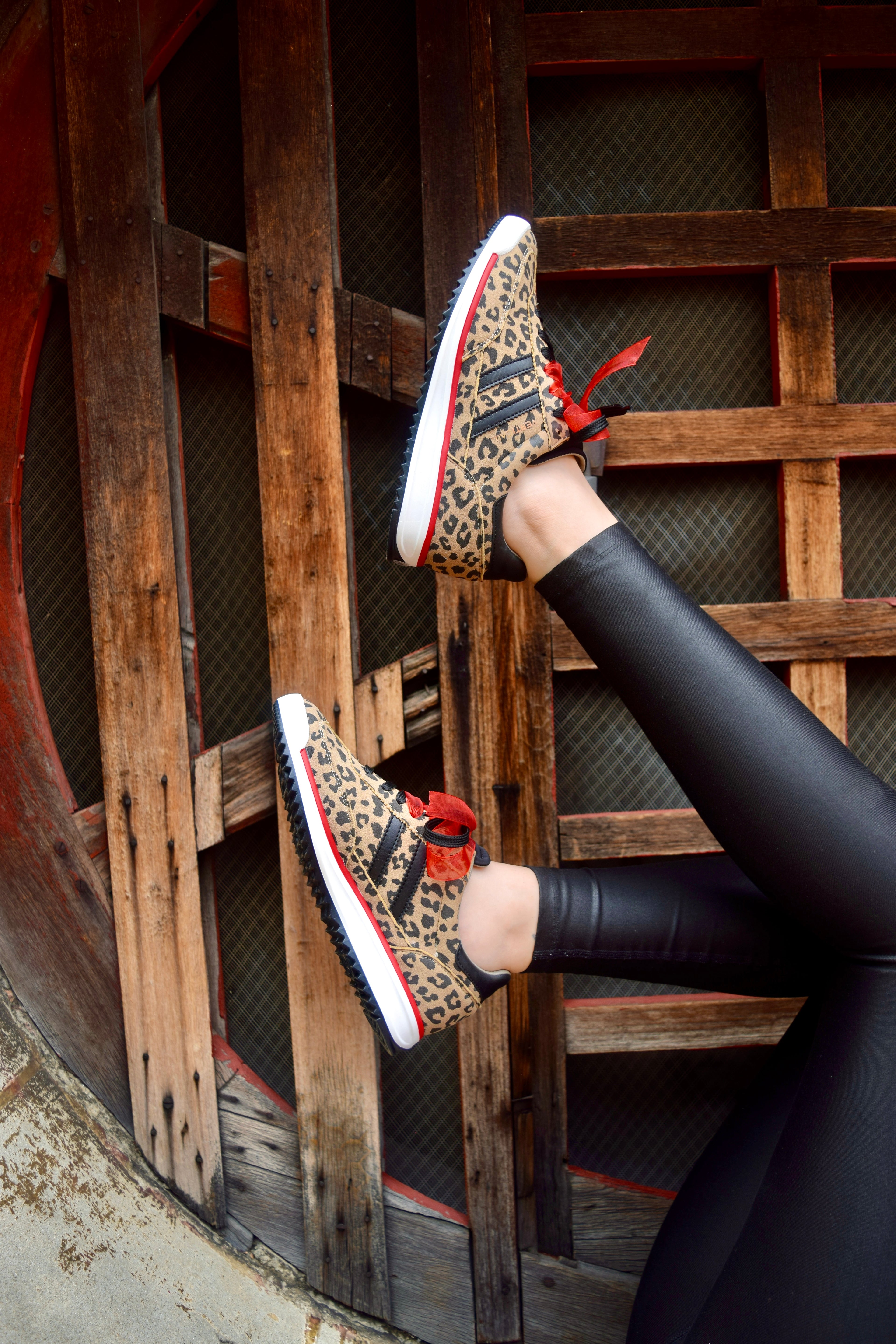 FERGIE TENIS MUJER