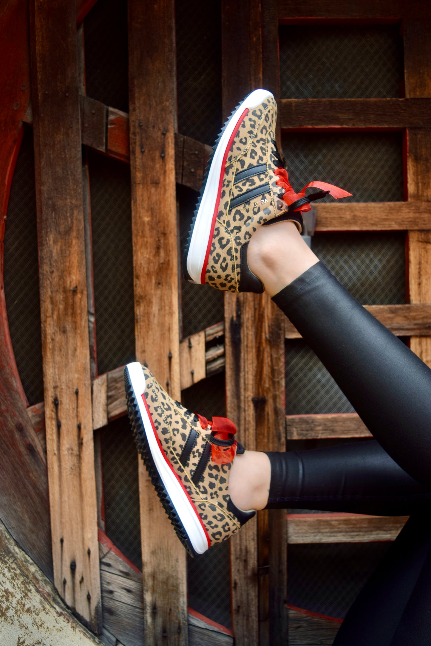 FERGIE TENIS MUJER