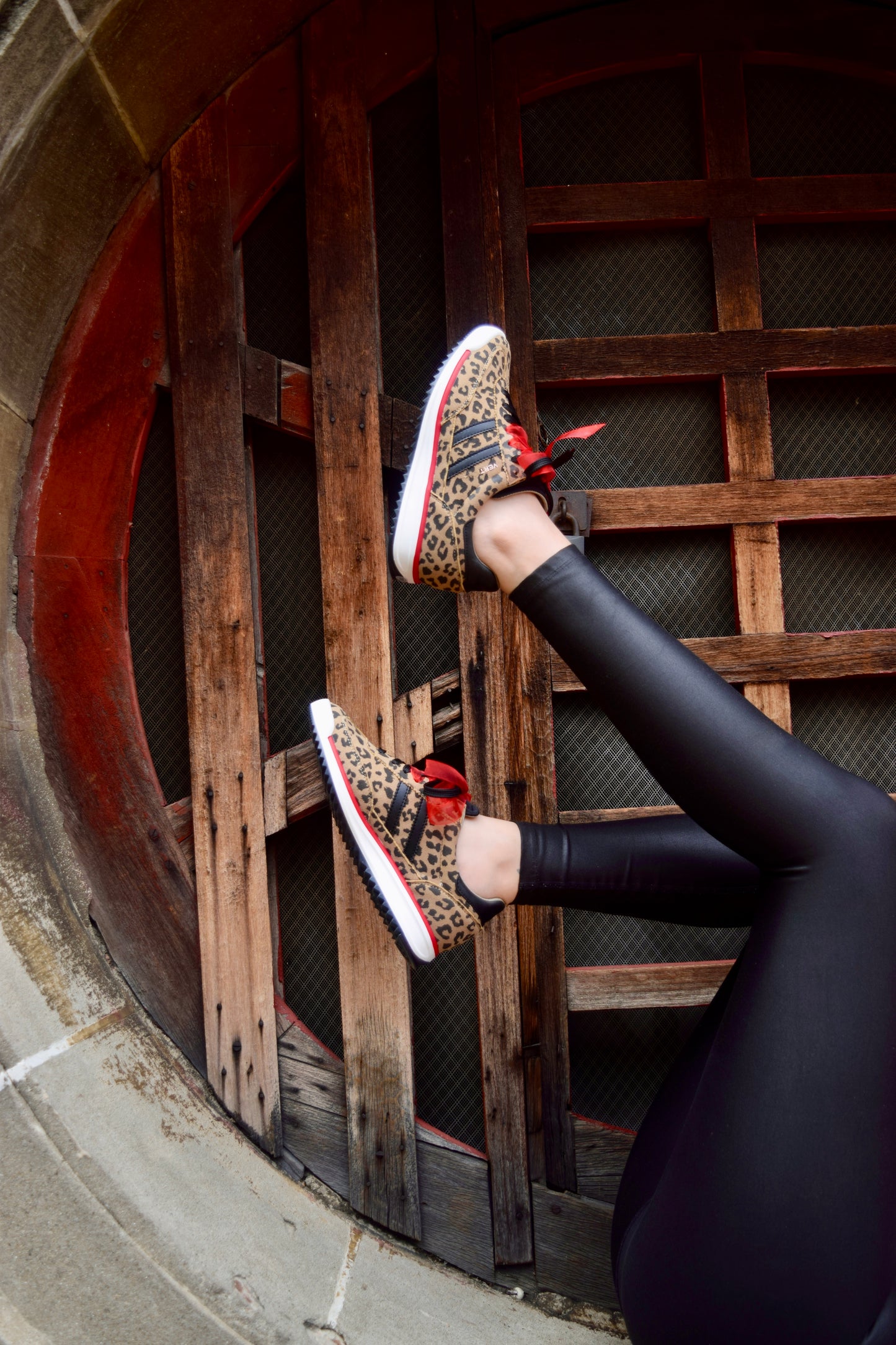 FERGIE ANIMAL PRINT TENIS MUJER