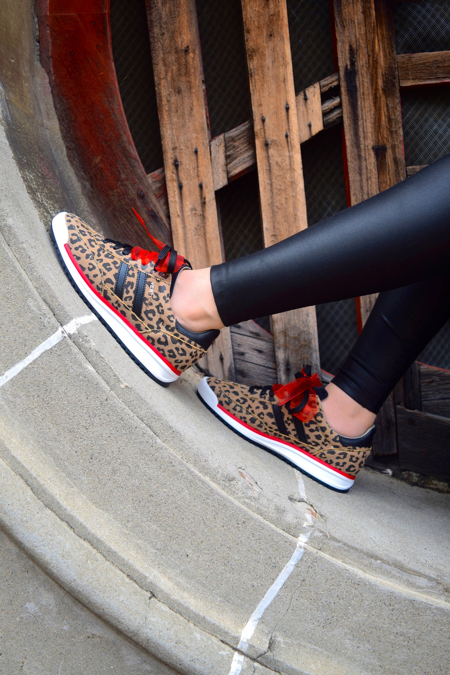 FERGIE ANIMAL PRINT TENIS MUJER