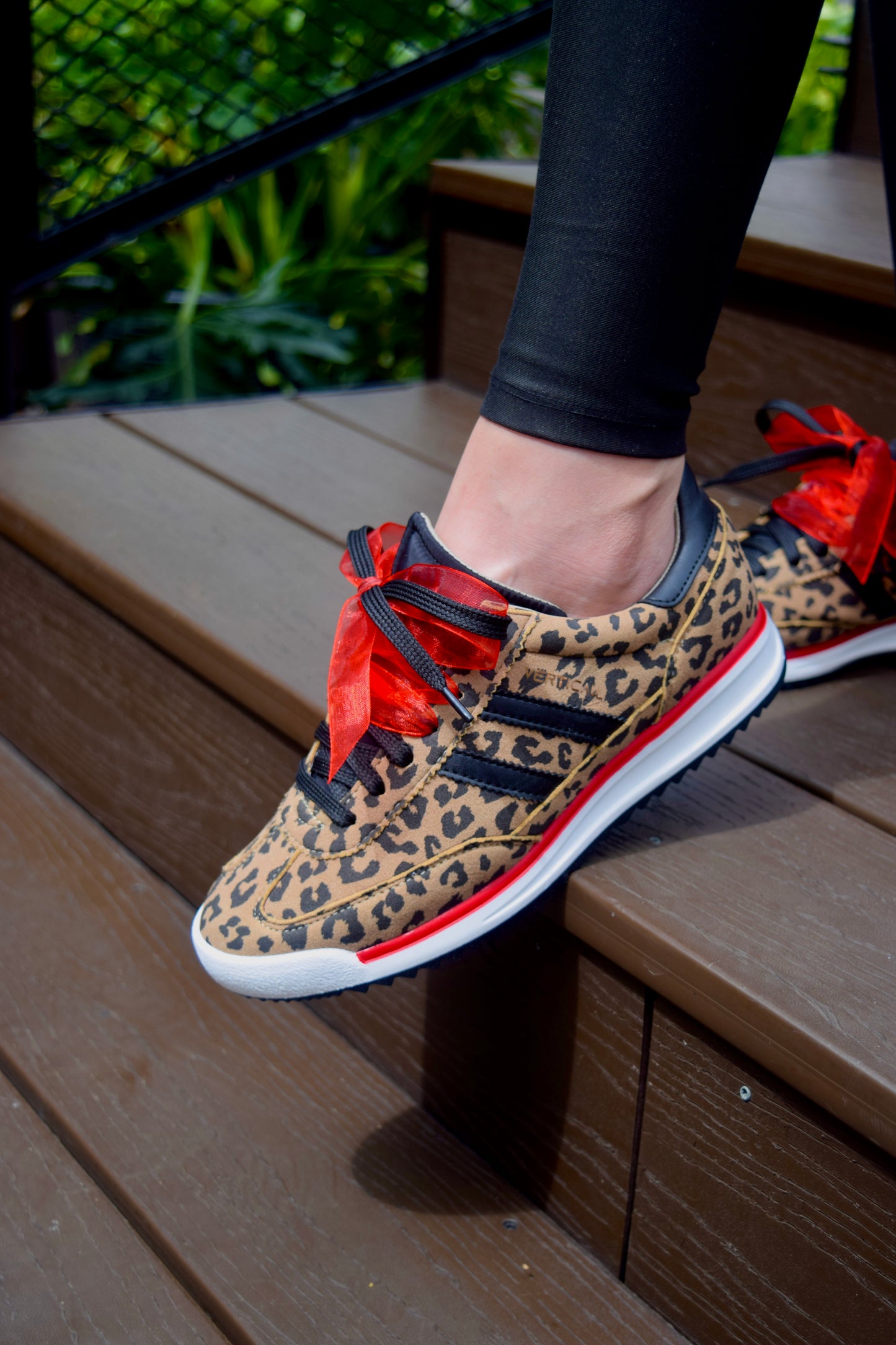 FERGIE ANIMAL PRINT TENIS MUJER