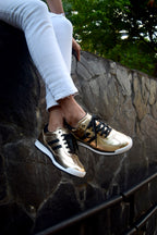 FERGIE LUXE CUERO DORADO / NEGRO