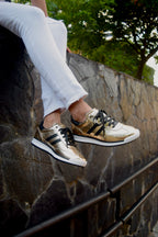 FERGIE LUXE CUERO DORADO / NEGRO