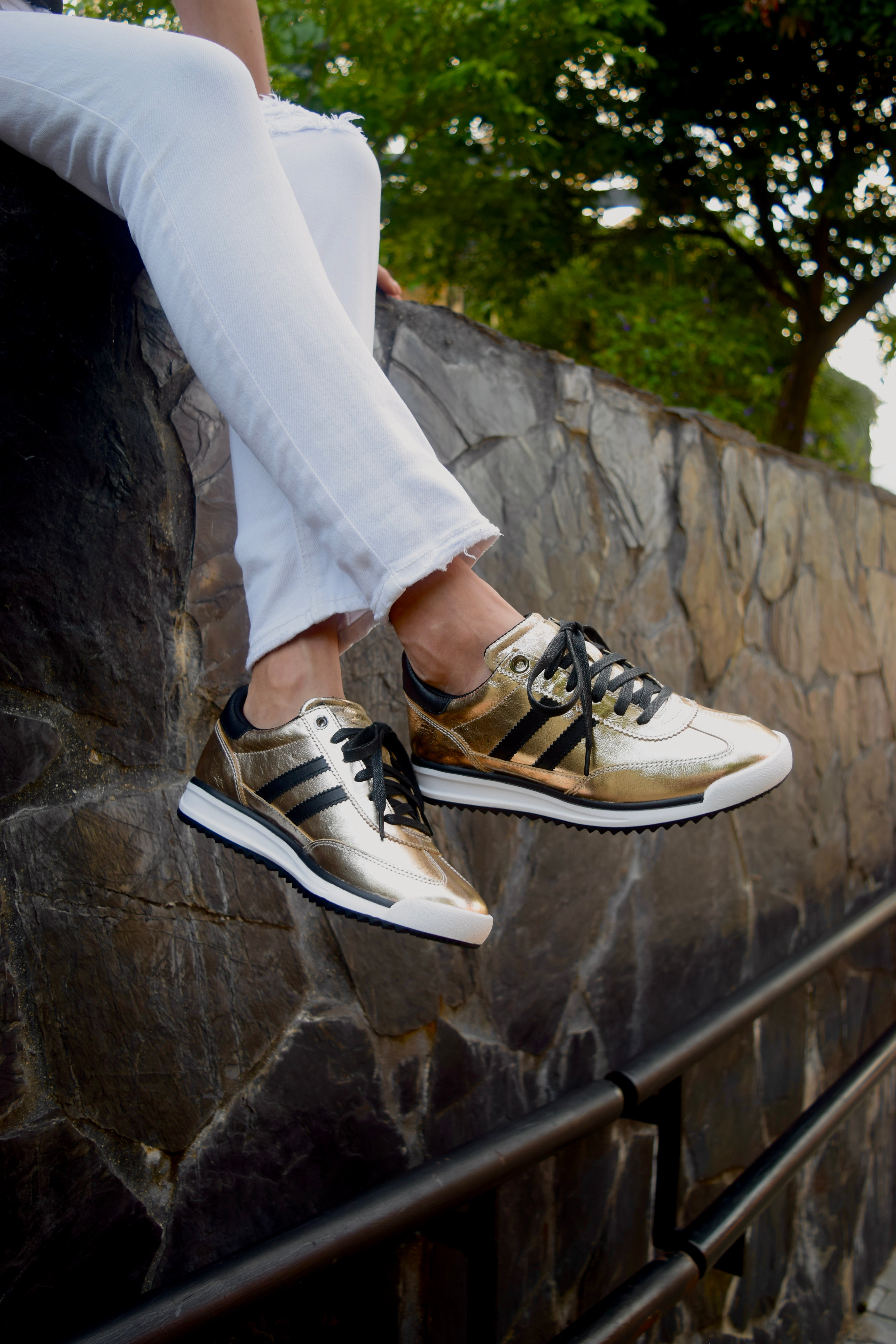 FERGIE LUXE CUERO DORADO / NEGRO