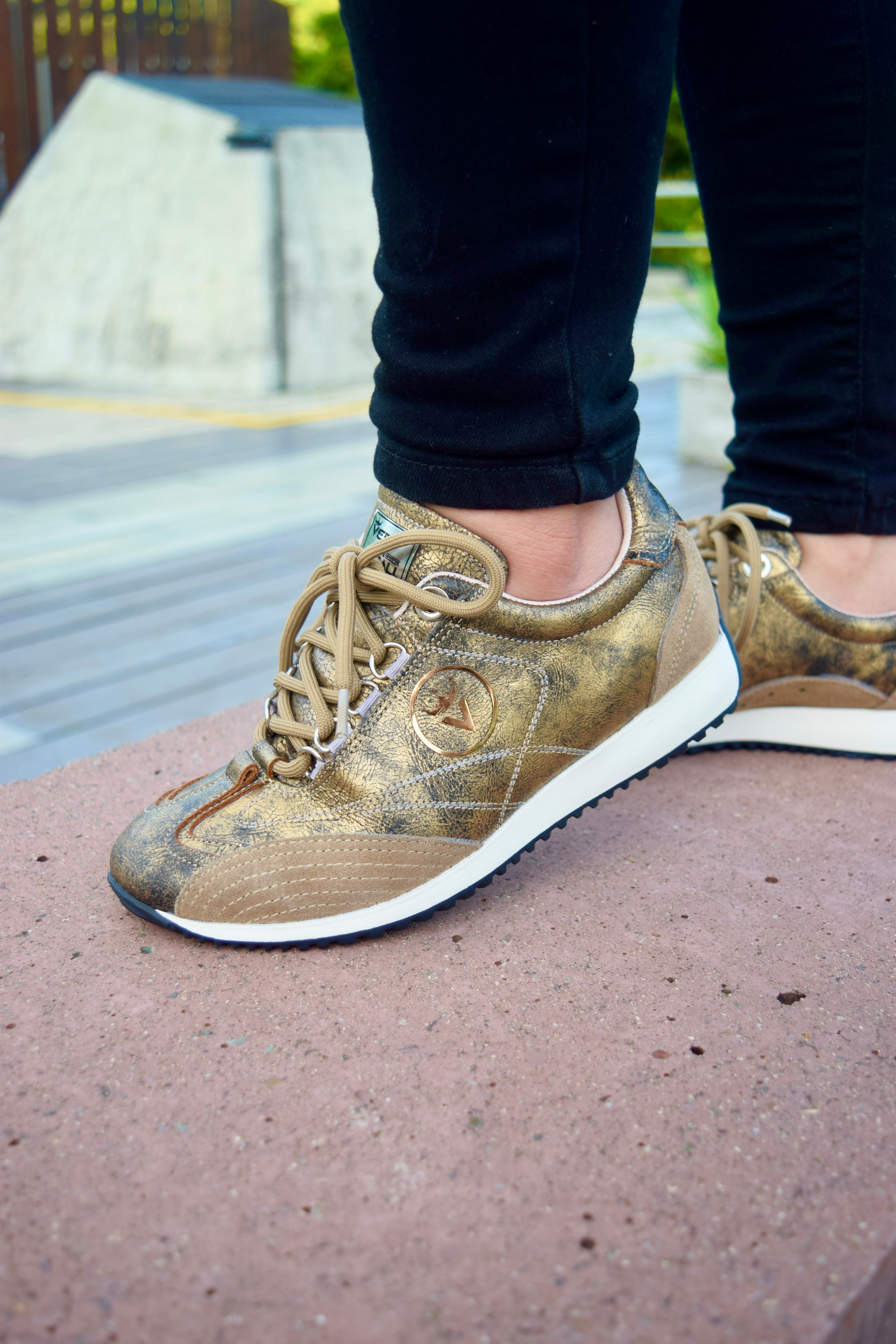 SOCCER CUERO BRONCE TENIS MUJER