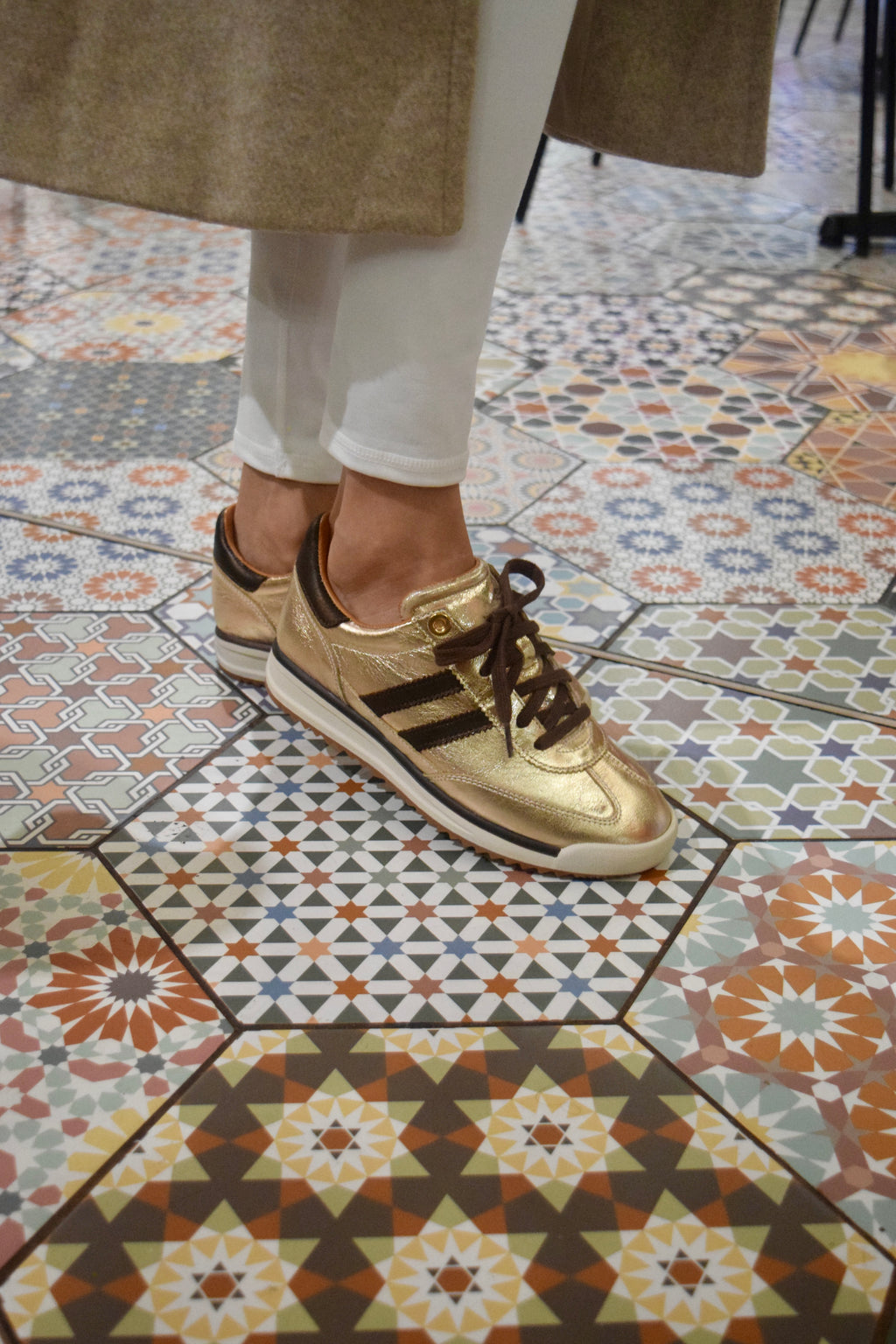 FERGIE LUXE CUERO DORADO / CAFE