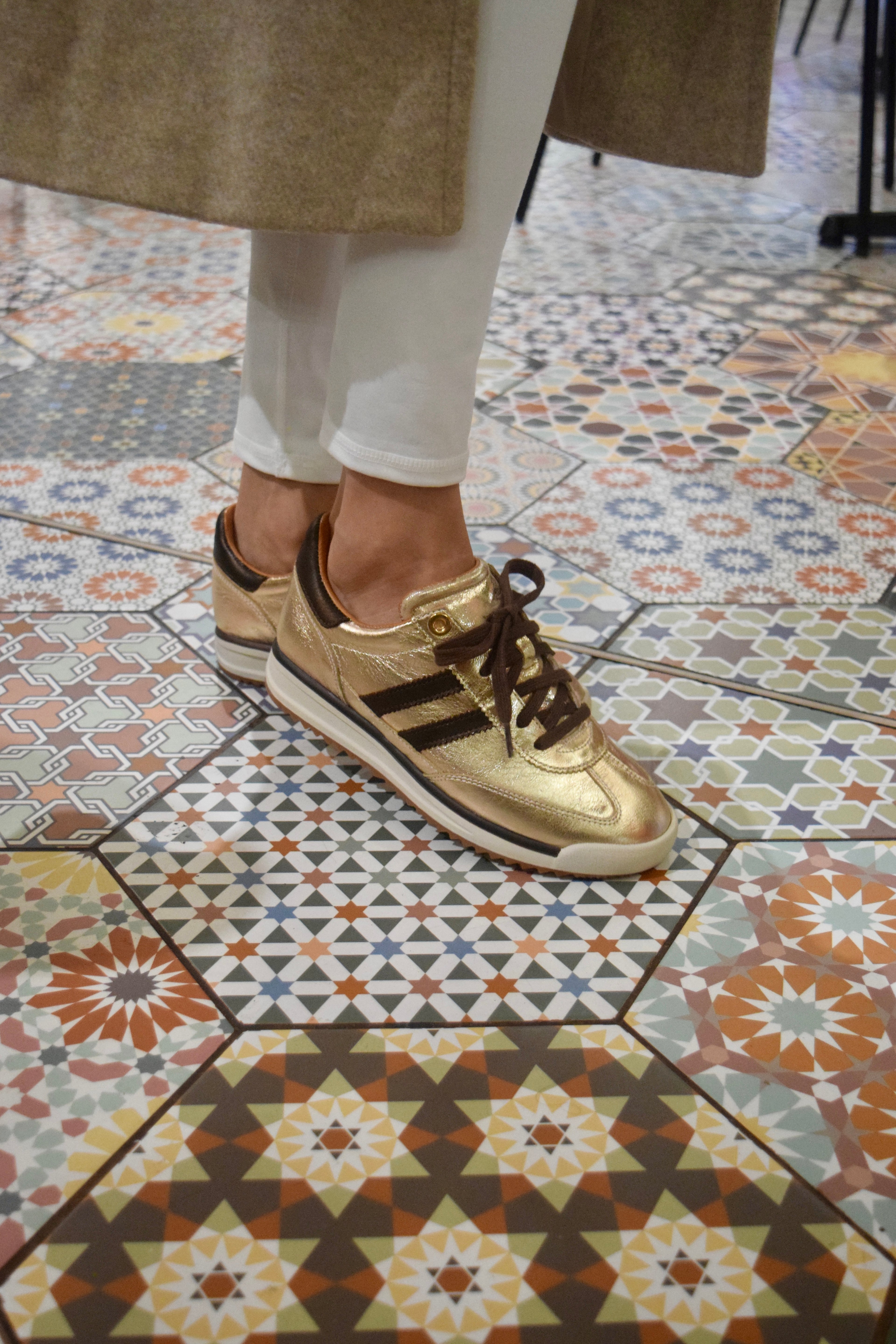 FERGIE LUXE CUERO DORADO / CAFE