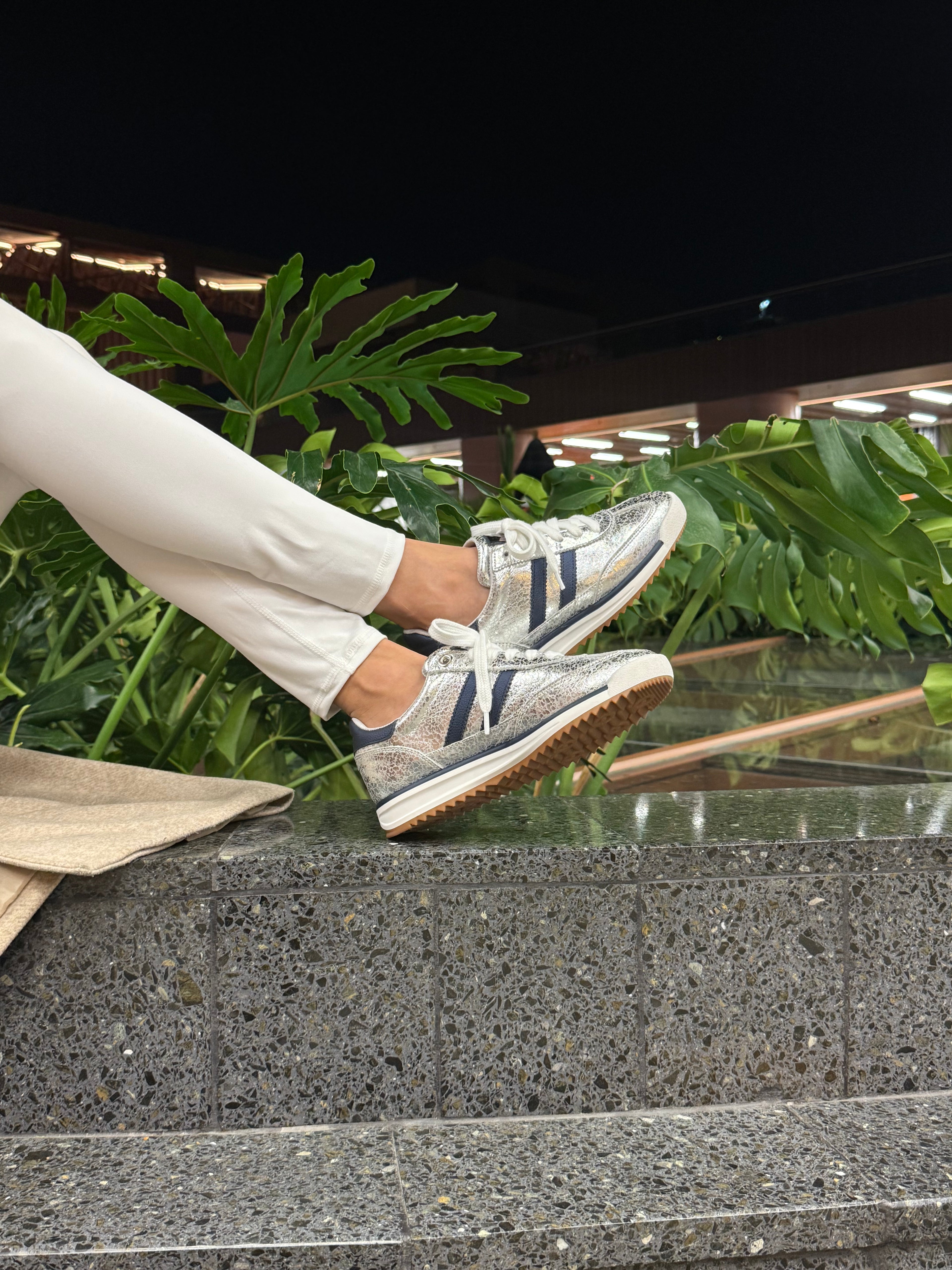 FERGIE LUXE CUERO PLATEADO / AZUL